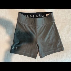 UNDER ARMOUR BIKER SHORTS